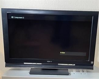 Sony 37in LCD 720p TV KDL-37L4000 TV 25.5 x 36.75x11in HxWxD