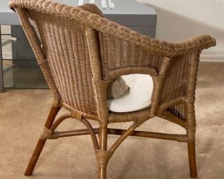 1pc Wicker Rattan chair 33 x 30 x 24in HxWxD