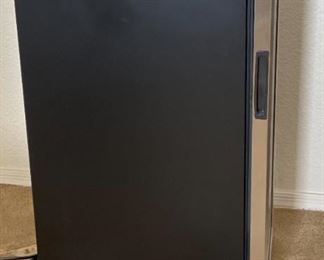 Whirlpool WHW36S Wine Fridge 35 Bottle 3.6 Cu. Ft 34 x 19 x 19in HxWxD