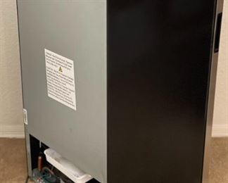 Whirlpool WHW36S Wine Fridge 35 Bottle 3.6 Cu. Ft 34 x 19 x 19in HxWxD