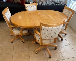 Giguère & Morin Natural Maple Table & 4 Chairs Giguere Table: 29.5 x 41.5 x 41.5-68-80in HxWxD