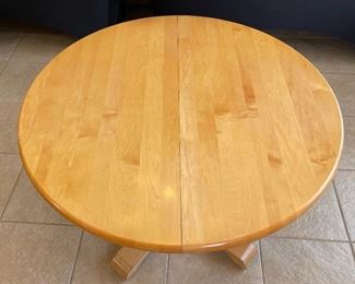 Giguère & Morin Natural Maple Table & 4 Chairs Giguere Table: 29.5 x 41.5 x 41.5-68-80in HxWxD