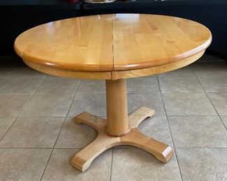 Giguère & Morin Natural Maple Table & 4 Chairs Giguere Table: 29.5 x 41.5 x 41.5-68-80in HxWxD