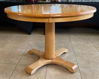 Giguère & Morin Natural Maple Table & 4 Chairs Giguere Table: 29.5 x 41.5 x 41.5-68-80in HxWxD