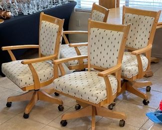 Giguère & Morin Natural Maple Table & 4 Chairs Giguere Table: 29.5 x 41.5 x 41.5-68-80in HxWxD