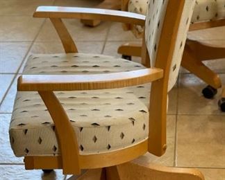 Giguère & Morin Natural Maple Table & 4 Chairs Giguere Table: 29.5 x 41.5 x 41.5-68-80in HxWxD