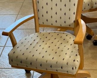 Giguère & Morin Natural Maple Table & 4 Chairs Giguere Table: 29.5 x 41.5 x 41.5-68-80in HxWxD