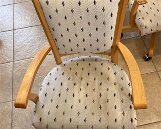 Giguère & Morin Natural Maple Table & 4 Chairs Giguere Table: 29.5 x 41.5 x 41.5-68-80in HxWxD