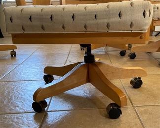 Giguère & Morin Natural Maple Table & 4 Chairs Giguere Table: 29.5 x 41.5 x 41.5-68-80in HxWxD