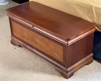 Lane Cedar Chest 20 x 45 x 18.5in HxWxD