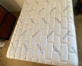 Queen Edmond By Appointment Mattress/Boxspring & frame 60 x 80in Queen