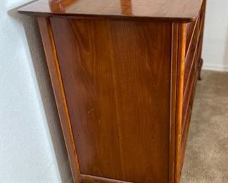 Morganton Furniture MCM 8 Drawer Dresser 34 x 54 x 20in HxWxD