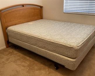 Queen Ethan Allen Elements Natural Maple Bed Headboard/Frame/Mattress/Boxspring Frame: 45 x 68 x 83in<BR>Mattress: 79 x 60in