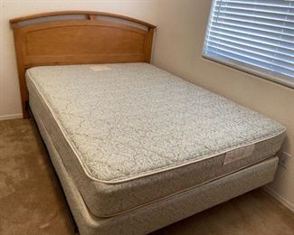 Queen Ethan Allen Elements Natural Maple Bed Headboard/Frame/Mattress/Boxspring Frame: 45 x 68 x 83in<BR>Mattress: 79 x 60in