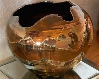 Signed Studio Pottery Vase/Pot Ceramics Art 7in H x 8in diameter