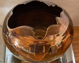 Signed Studio Pottery Vase/Pot Ceramics Art 7in H x 8in diameter