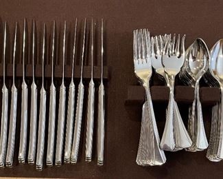 64pc Reed & Barton Stainless Flatware set 12 place setting