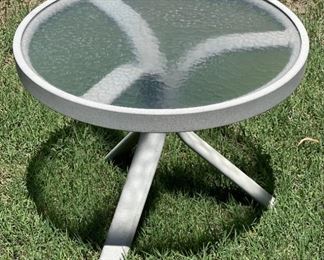 Single Tropitone Outdoor Patio Side Table 16in H x 20.5in diameter