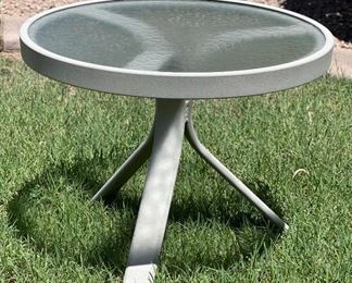 Single Tropitone Outdoor Patio Side Table 16in H x 20.5in diameter