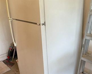 Amana Garage Fridge Refrigerator 66 x 30 x 33in HxWxD