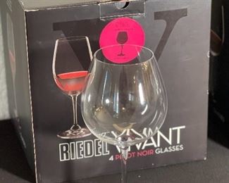 Riedel Vivant 4 Pinot Noir Glasses wine in box Glass: 8.5in H x 2.75in dia at opening