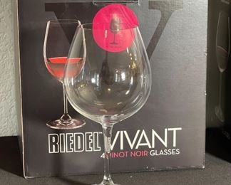 Riedel Vivant 4 Pinot Noir Glasses wine in box Glass: 8.5in H x 2.75in dia at opening