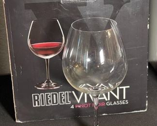 #2 Riedel Vivant 4 Pinot Noir Glasses wine in box Glass: 8.5in H x 2.75in dia at opening