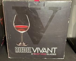 #2 Riedel Vivant 4 Pinot Noir Glasses wine in box Glass: 8.5in H x 2.75in dia at opening