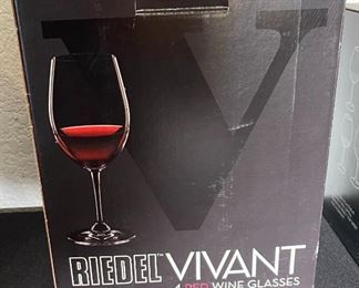 Riedel Vivant 4 Red Wine Glasses wine in box Glass: 9in H x 2.5in dia at opening