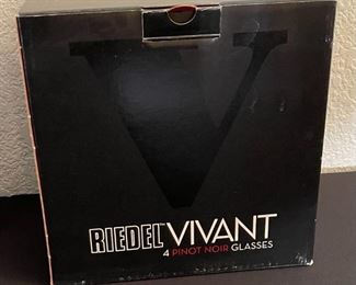 #3 Riedel Vivant 4 Pinot Noir Glasses wine in box Glass: 8.5in H x 2.75in dia at opening