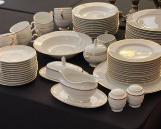 65+pc Mikasa Classic Gold China Set L3201 65+pc