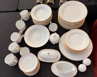 65+pc Mikasa Classic Gold China Set L3201 65+pc