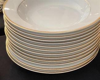 65+pc Mikasa Classic Gold China Set L3201 65+pc
