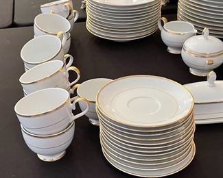 65+pc Mikasa Classic Gold China Set L3201 65+pc