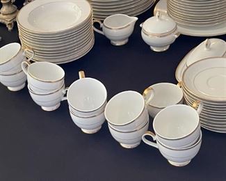 65+pc Mikasa Classic Gold China Set L3201 65+pc