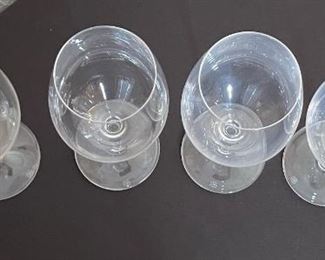 4pc Riedel Vivant Wine Glasses 9in h x 2.75in diameter at opening