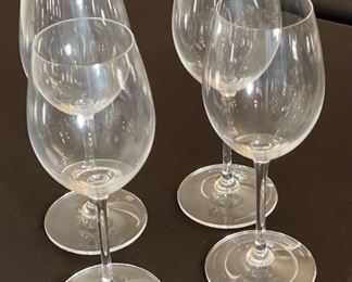 4pc Riedel Vivant Mid Wine Glasses 8.5 in H x 2.25in Diameter at opening