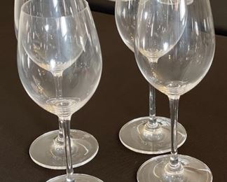 4pc Riedel Vivant Mid Wine Glasses 8.5 in H x 2.25in Diameter at opening