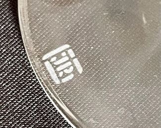 4pc Riedel Vivant Mid Wine Glasses 8.5 in H x 2.25in Diameter at opening