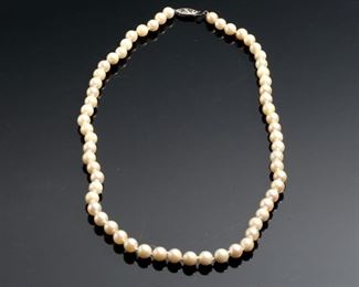 Pearl Necklace with 14k Gold Clasp 16in Long Pearls: 5.5mm