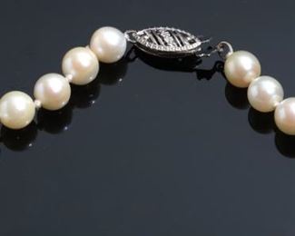 Pearl Necklace with 14k Gold Clasp 16in Long Pearls: 5.5mm