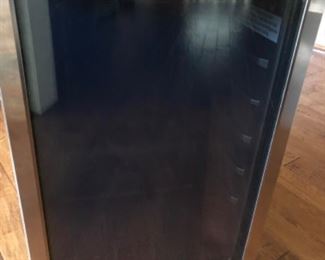 Bar size refrigerator