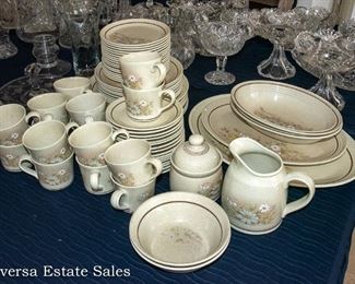 TABLES FULL - Ceramics - Glassware - Crystal