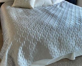 127 King Hotel Collection Silver Coverlet And Decorative Pillows