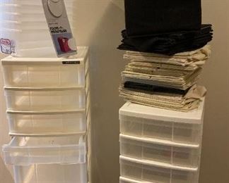 194 Rubbermaid Canvas Storage Cubes