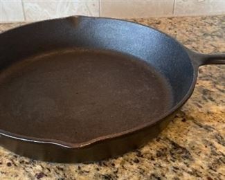 213 Lodge 12 Cast Iron Frying Pan
