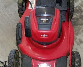 Snapper battery powered mower, with 2 batteries & charger, bagger. Briggs & Stratton engine