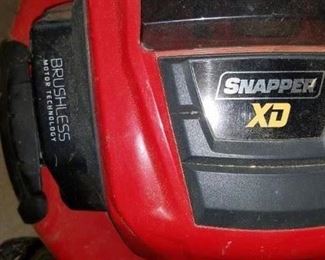 Snapper battery powered mower, with 2 batteries & charger, bagger. Briggs & Stratton engine