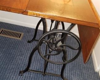 drop leaf table w/ metal sewing machine base