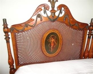 TWIN BED ANTIQUE